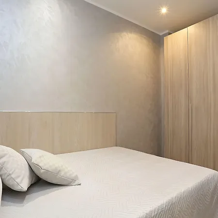 Adorasuite 2 Πανσιόν